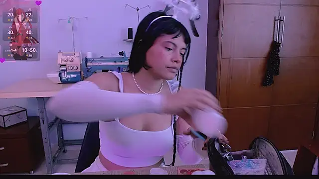 Snapshot of Mattilda_18 chatting on October 8, 2025, 7:33 pm Mattilda 18 online show from October 8, 2025, 7:33 pm