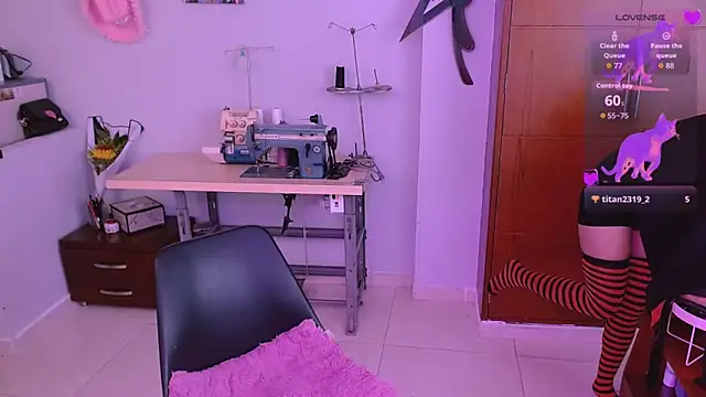 Snapshot of Mattilda_18 chatting on October 10, 2025, 8:52 pm Mattilda 18 online show from October 10, 2025, 8:52 pm