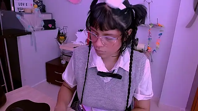 Snapshot of Mattilda_18 chatting on October 17, 2025, 8:44 pm Mattilda 18 online show from October 17, 2025, 8:44 pm
