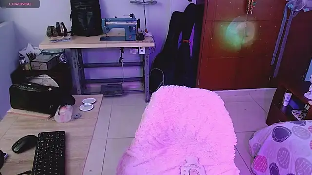 Mattilda 18 online show from November 18, 2025, 10:03 pm