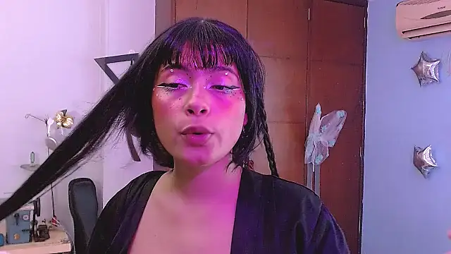 Mattilda 18 online show from November 27, 2025, 8:22 pm