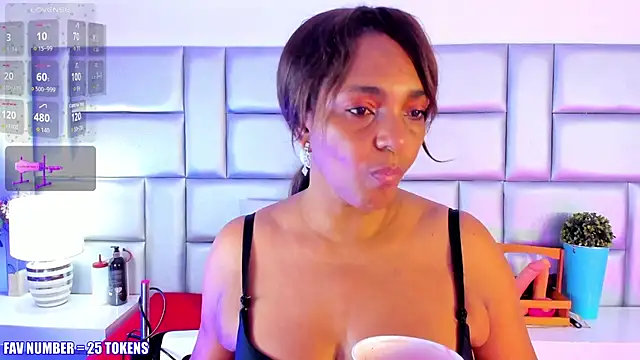 LovelyNickii online show from October 28, 2025, 12:52 pm