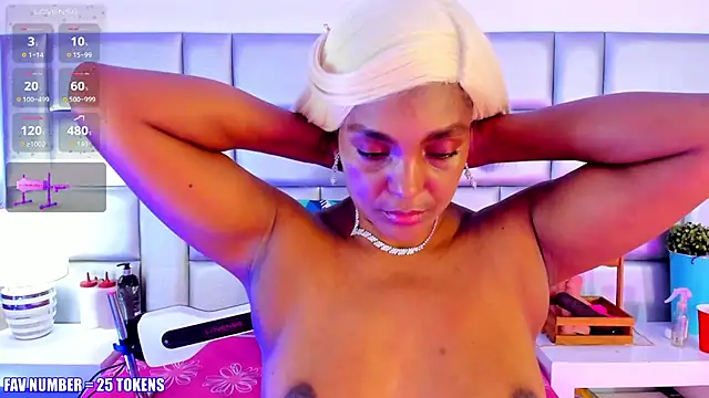 LovelyNickii online show from November 6, 2025, 12:39 pm