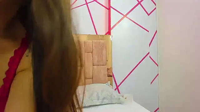 Miss Crhiss online show from February 3, 2025, 4:52 pm