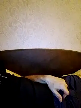 Lukas2204 online show from November 10, 2025, 11:04 pm