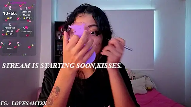 Lovelyamyy online show from June 1, 2026, 12:18 pm