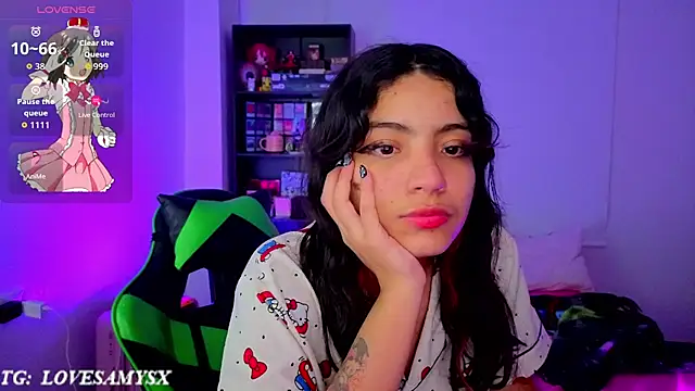 Lovelyamyy online show from June 12, 2026, 5:28 am