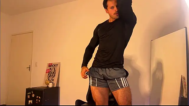 Snapshot of Lucasfit24 chatting on June 25, 2026, 1:05 am Lucasfit24 online show from June 25, 2026, 1:05 am