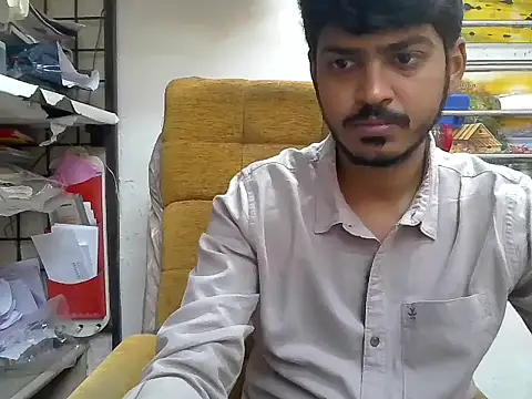 cute modell online show from November 11, 2025, 6:57 am