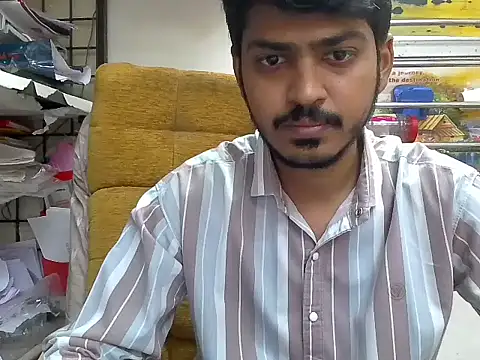 cute modell online show from November 12, 2025, 7:20 am