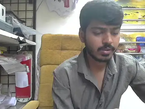 cute modell online show from January 19, 2026, 12:20 pm