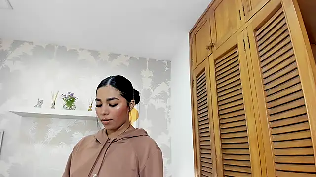 CharlotteGraay online show from October 1, 2025, 8:15 pm