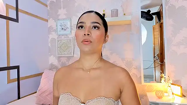 CharlotteGraay online show from November 18, 2025, 7:29 pm