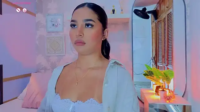 CharlotteGraay online show from March 18, 2026, 7:39 pm