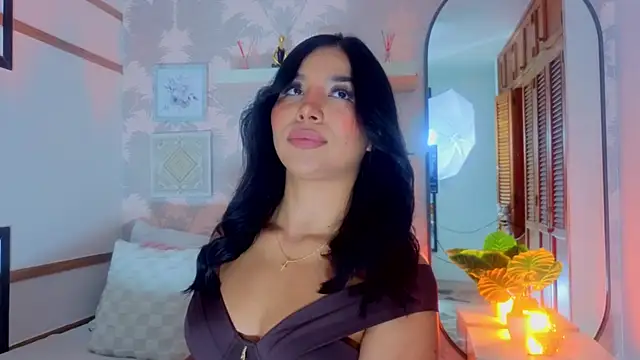 CharlotteGraay online show from May 6, 2026, 7:41 pm