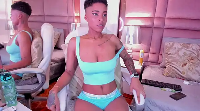 Snapshot of LuciaWallace chatting on February 15, 2025, 3:42 am LuciaWallace online show from February 15, 2025, 3:42 am