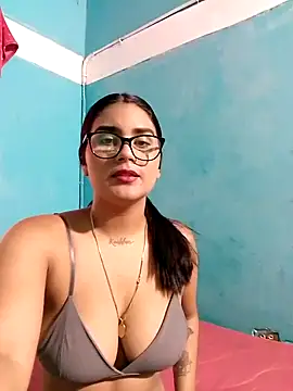 Renata 222 online show from February 5, 2025, 1:33 pm