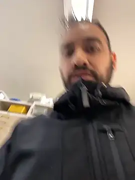 leonardohot1987 online show from February 6, 2026, 6:33 pm