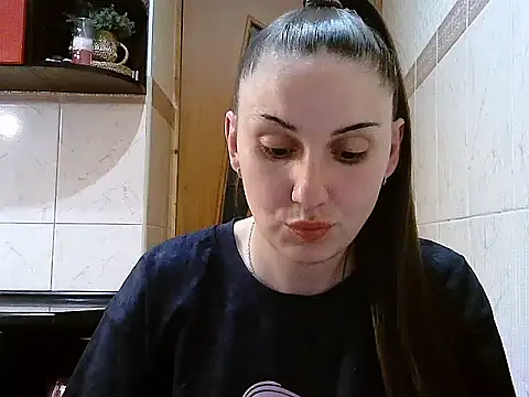 Yuliia30 online show from May 2, 2026, 4:12 pm