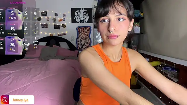 Snapshot of B0nnie_H0ney chatting on January 15, 2025, 11:19 pm B0nnie H0ney online show from January 15, 2025, 11:19 pm