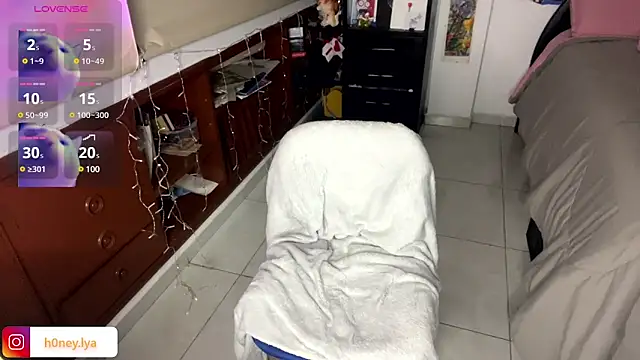 Snapshot of B0nnie_H0ney chatting on February 13, 2025, 12:02 am B0nnie H0ney online show from February 13, 2025, 12:02 am