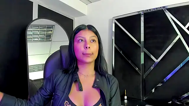 Snapshot of Salmaportman69 chatting on October 19, 2025, 4:02 am Salmaportman69 online show from October 19, 2025, 4:02 am