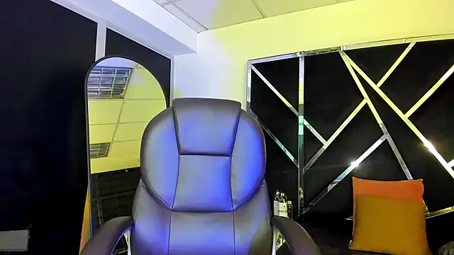 Snapshot of Salmaportman69 chatting on October 23, 2025, 2:33 am Salmaportman69 online show from October 23, 2025, 2:33 am