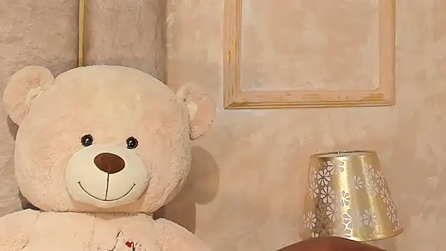 Snapshot of LilaBeily chatting on January 21, 2025, 12:46 am LilaBeily online show from January 21, 2025, 12:46 am