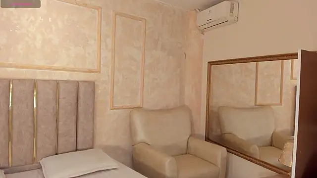 Snapshot of LilaBeily chatting on February 6, 2025, 8:34 pm LilaBeily online show from February 6, 2025, 8:34 pm