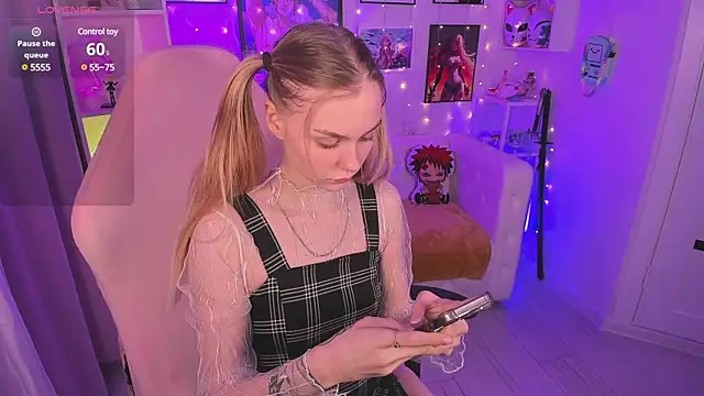Snapshot of Molly_Pink_ chatting on January 16, 2025, 5:44 pm Molly Pink online show from January 16, 2025, 5:44 pm