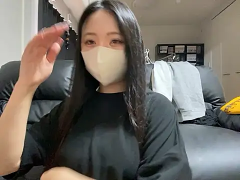 Snapshot of yazawa_oO chatting on June 27, 2026, 11:32 pm yazawa oO online show from June 27, 2026, 11:32 pm