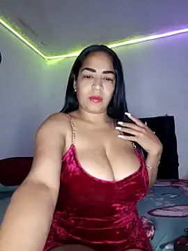 Snapshot of CarolinePolsen chatting on October 15, 2025, 12:05 pm CarolinePolsen online show from October 15, 2025, 12:05 pm