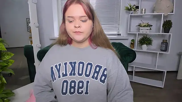 Snapshot of Erica__Alta chatting on October 12, 2025, 5:28 am Erica  Alta online show from October 12, 2025, 5:28 am