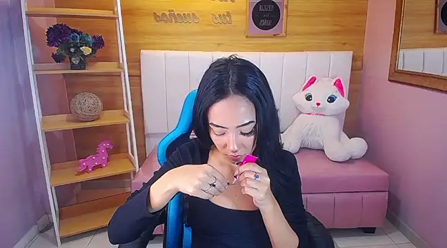 victoria ricci a online show from February 10, 2025, 4:36 pm