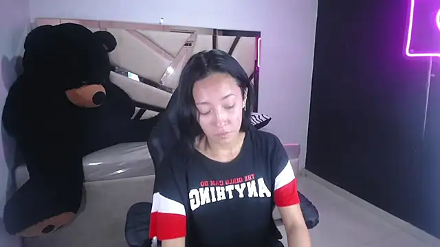 victoria ricci a online show from March 6, 2025, 4:38 pm