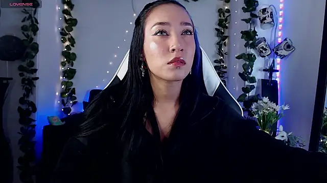 victoria ricci a online show from October 7, 2025, 3:36 am