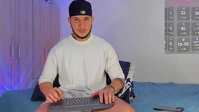 austinoficial online show from November 18, 2025, 9:08 pm