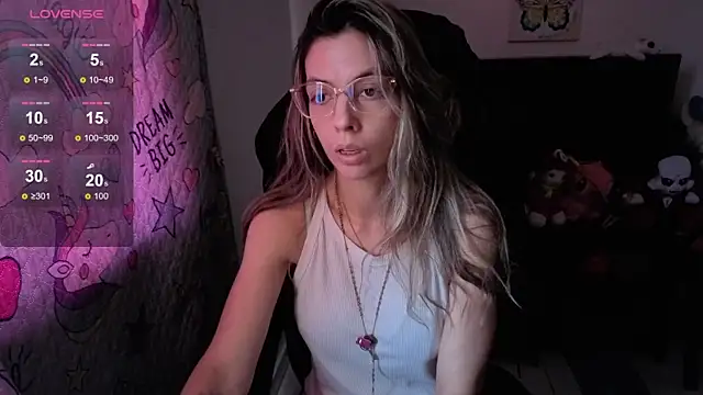 Snapshot of Princezzlove3 chatting on September 27, 2025, 4:23 pm Princezzlove3 online show from September 27, 2025, 4:23 pm