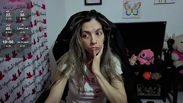 Snapshot of Princezzlove3 chatting on October 4, 2025, 12:30 am Princezzlove3 online show from October 4, 2025, 12:30 am