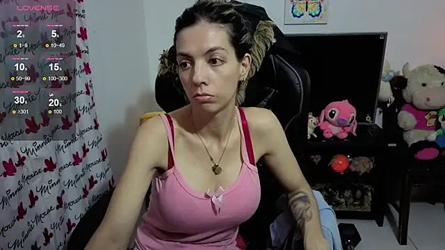 Snapshot of Princezzlove3 chatting on October 5, 2025, 3:16 am Princezzlove3 online show from October 5, 2025, 3:16 am