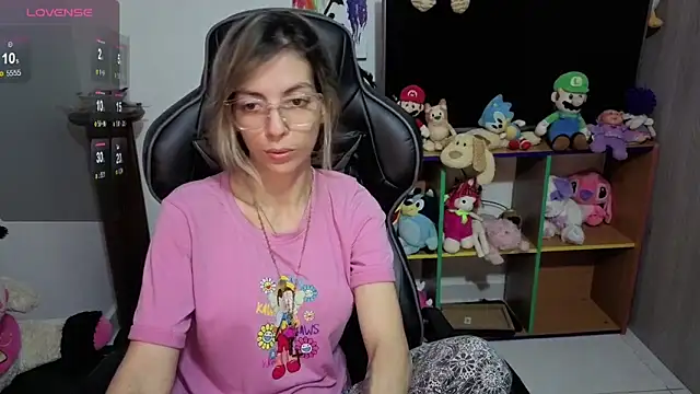 Snapshot of Princezzlove3 chatting on October 20, 2025, 11:27 pm Princezzlove3 online show from October 20, 2025, 11:27 pm