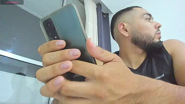 Snapshot of arturguy00 chatting on January 12, 2025, 8:04 am arturguy00 online show from January 12, 2025, 8:04 am