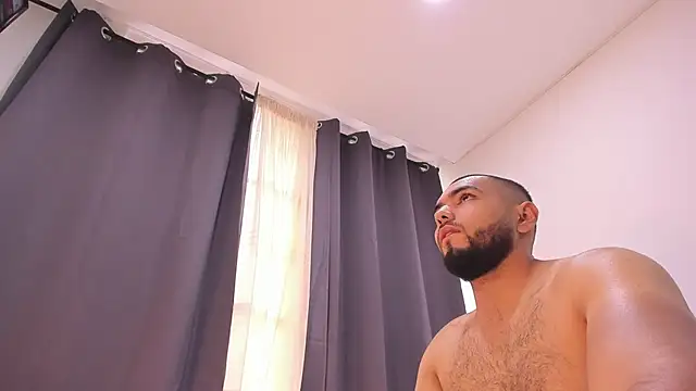 Snapshot of arturguy00 chatting on January 28, 2025, 9:50 pm arturguy00 online show from January 28, 2025, 9:50 pm