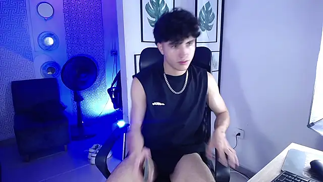 Snapshot of ZaneeCross chatting on January 28, 2025, 7:32 pm ZaneeCross online show from January 28, 2025, 7:32 pm