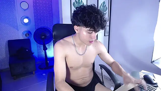 Snapshot of ZaneeCross chatting on January 28, 2025, 10:34 pm ZaneeCross online show from January 28, 2025, 10:34 pm
