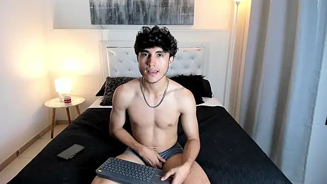 Snapshot of ZaneeCross chatting on February 17, 2025, 7:42 pm ZaneeCross online show from February 17, 2025, 7:42 pm