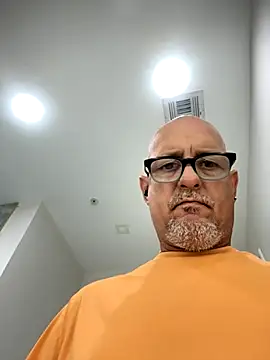 carlospingalinda online show from October 1, 2025, 9:43 pm