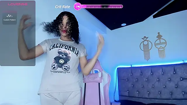 Snapshot of BrigitteRoy_ chatting on March 7, 2025, 7:05 pm BrigitteRoy  online show from March 7, 2025, 7:05 pm