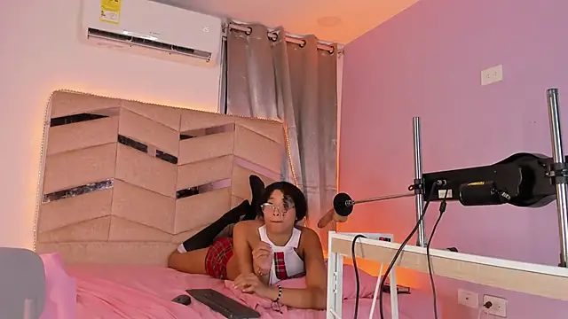 Snapshot of BrigitteRoy_ chatting on March 27, 2026, 8:26 am BrigitteRoy online show from March 27, 2026, 8:26 am