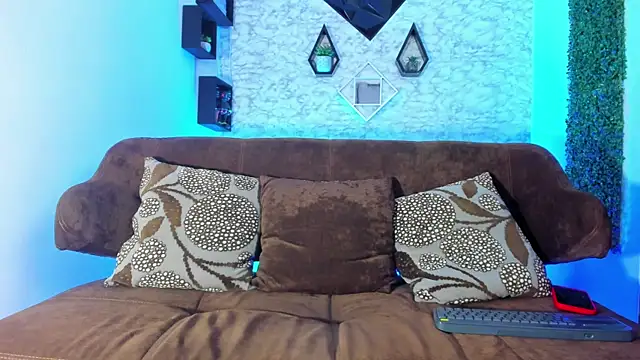 Thomass conor online show from December 17, 2025, 8:37 pm